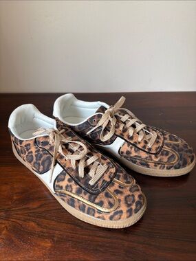 Wild Pair Leopard-Print Casual Sneakers in White and Tan